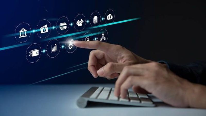 半自理老人居家护理，保姆与护工价格对比解析